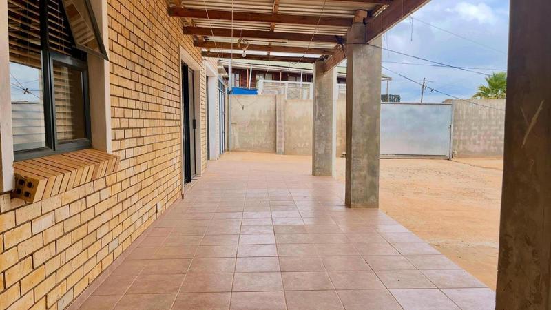 6 Bedroom Property for Sale in Chatsworth Western Cape